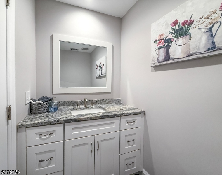 property viewer photo 7