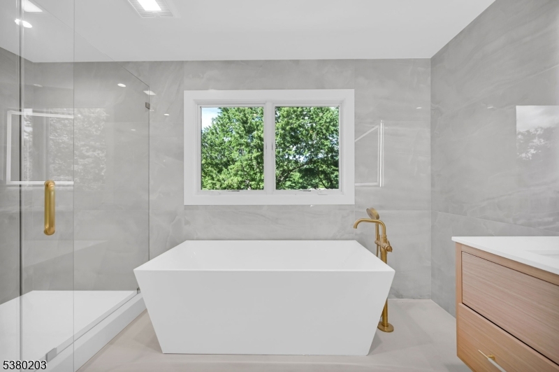property viewer photo 27