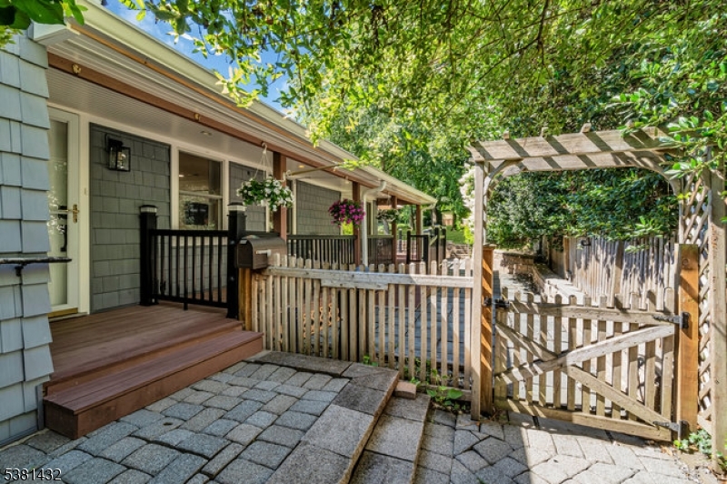 property viewer photo 1