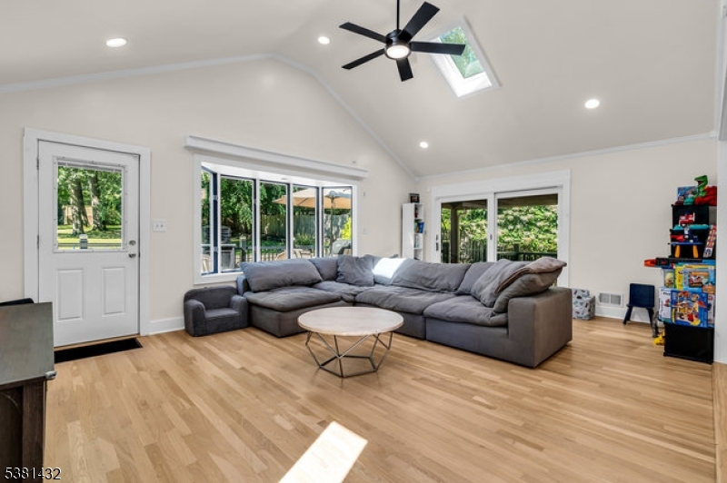 property viewer photo 11