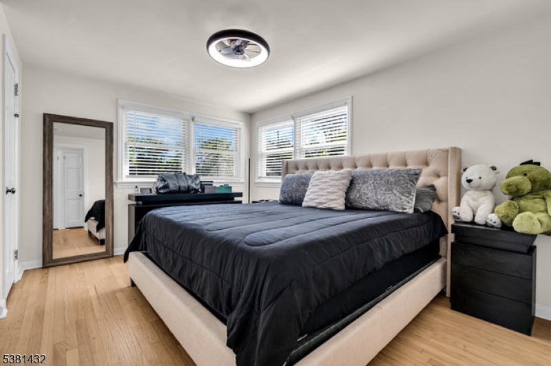 property viewer photo 12