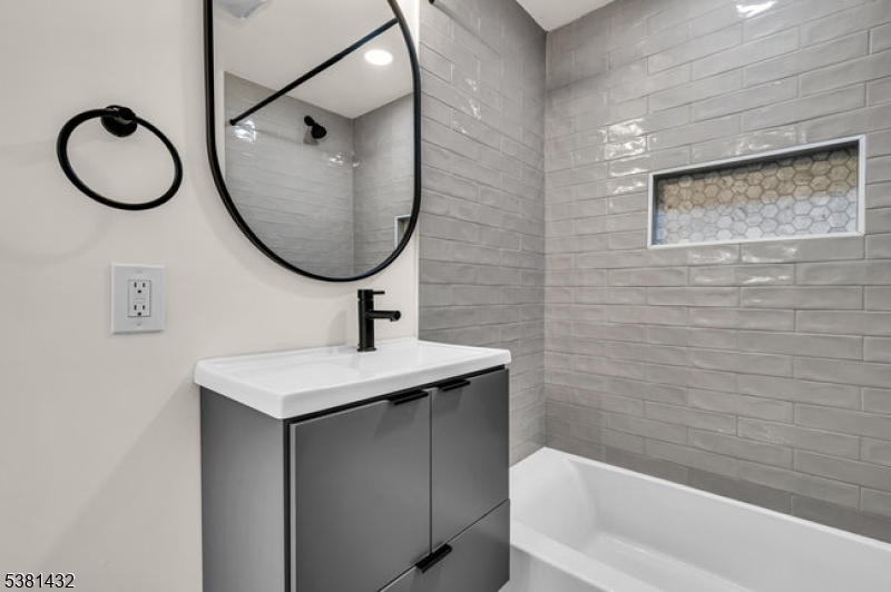 property viewer photo 15