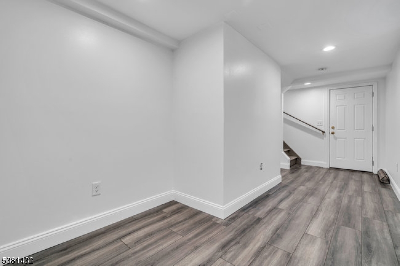 property viewer photo 16