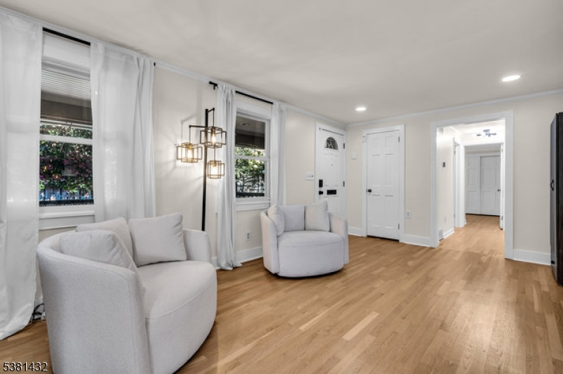 property viewer photo 3