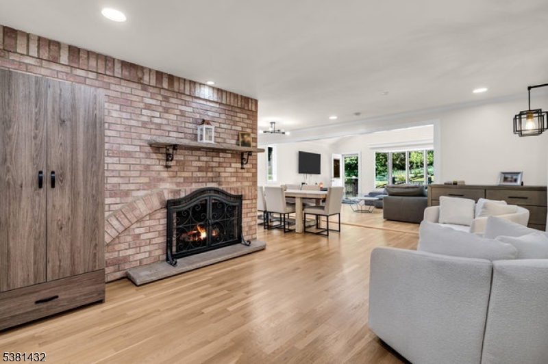 property viewer photo 4