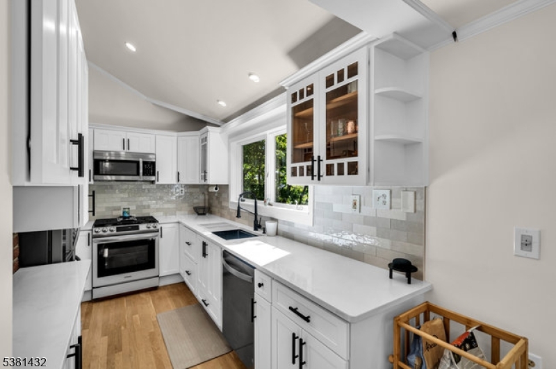property viewer photo 7