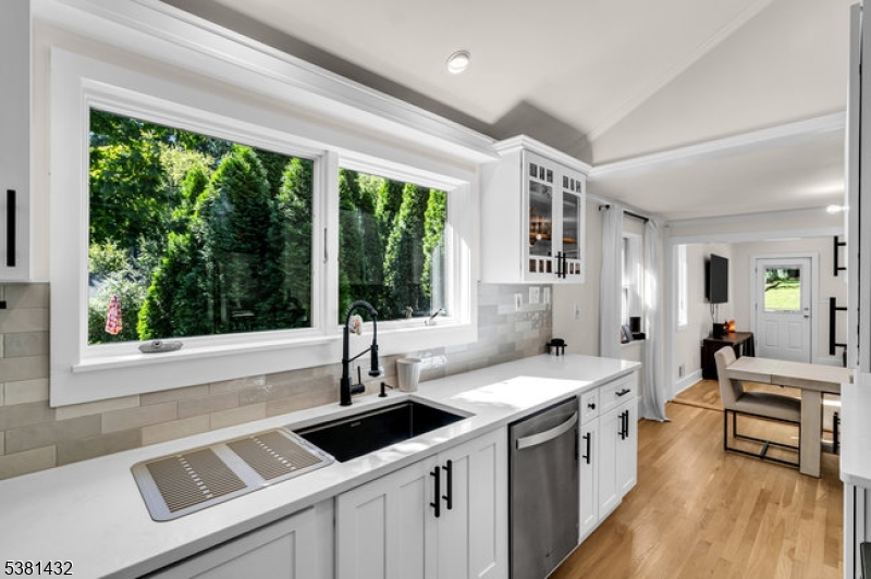 property viewer photo 8