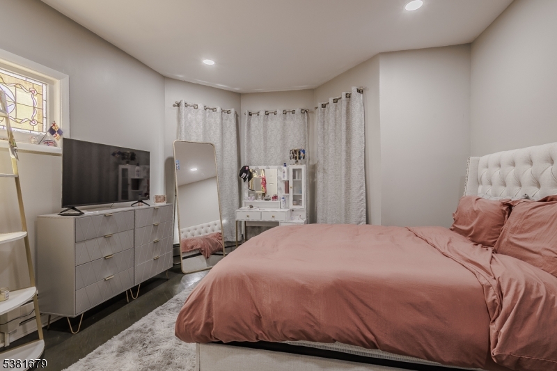 property viewer photo 16