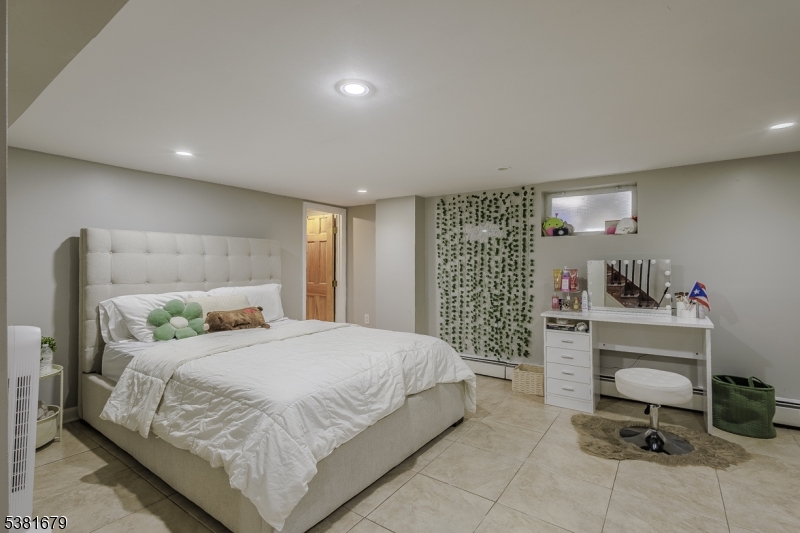 property viewer photo 18