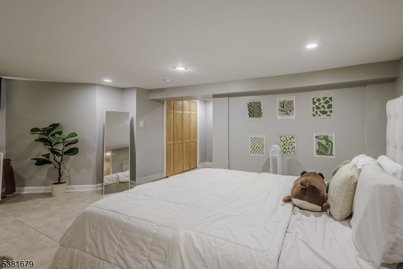 property viewer photo 19
