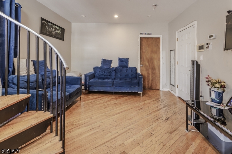 property viewer photo 26