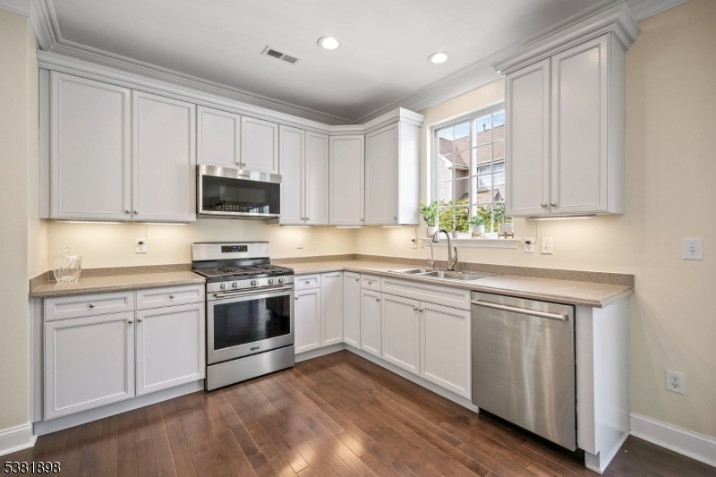 property viewer photo 10