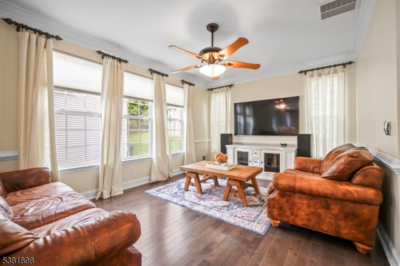 property viewer photo 12