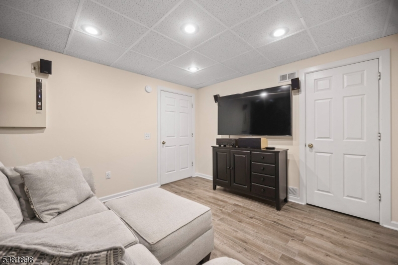 property viewer photo 24