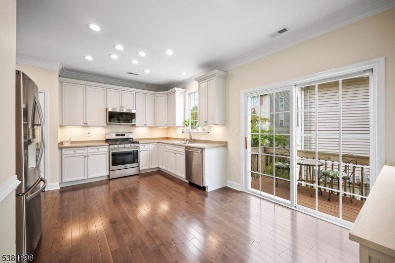 property viewer photo 9