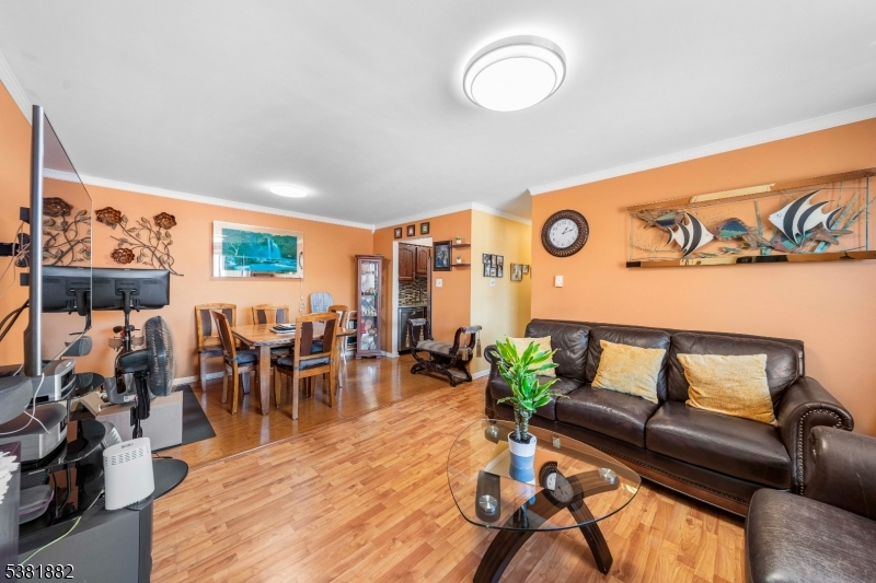 property viewer photo 3