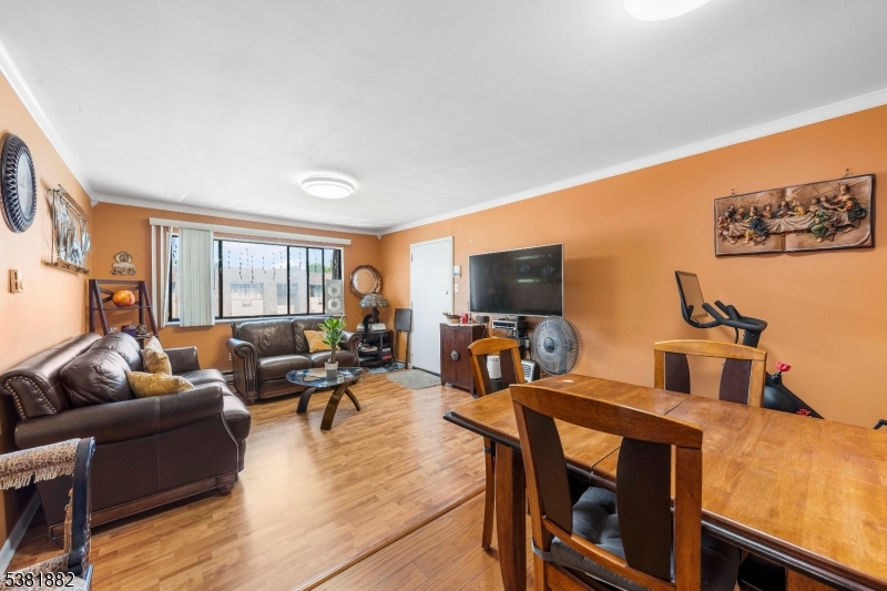 property viewer photo 7