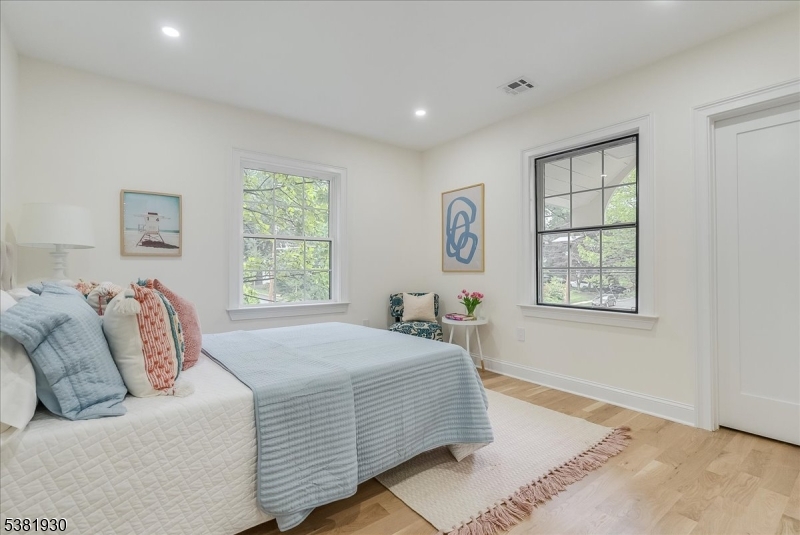 property viewer photo 18