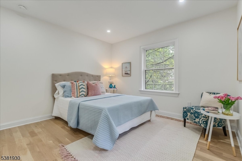 property viewer photo 19