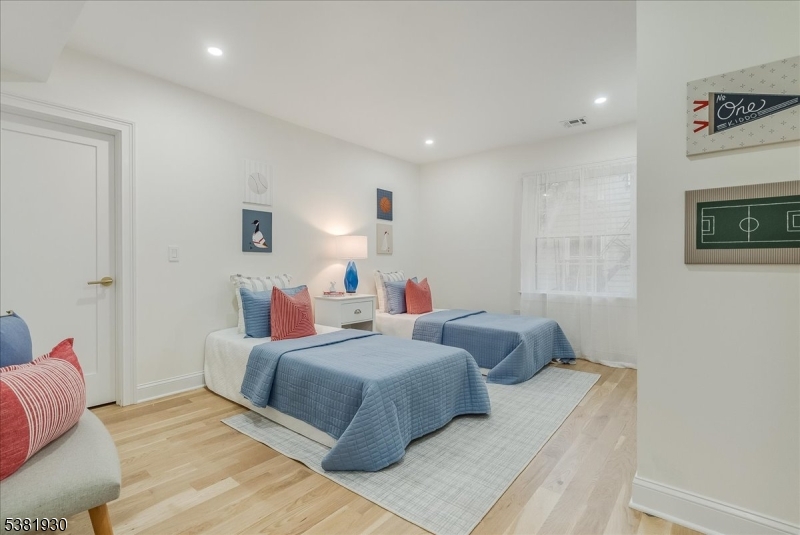property viewer photo 20