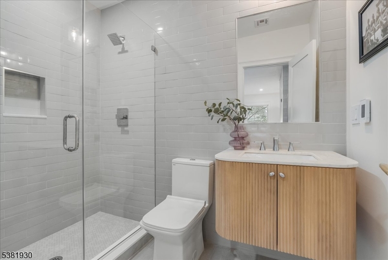 property viewer photo 24