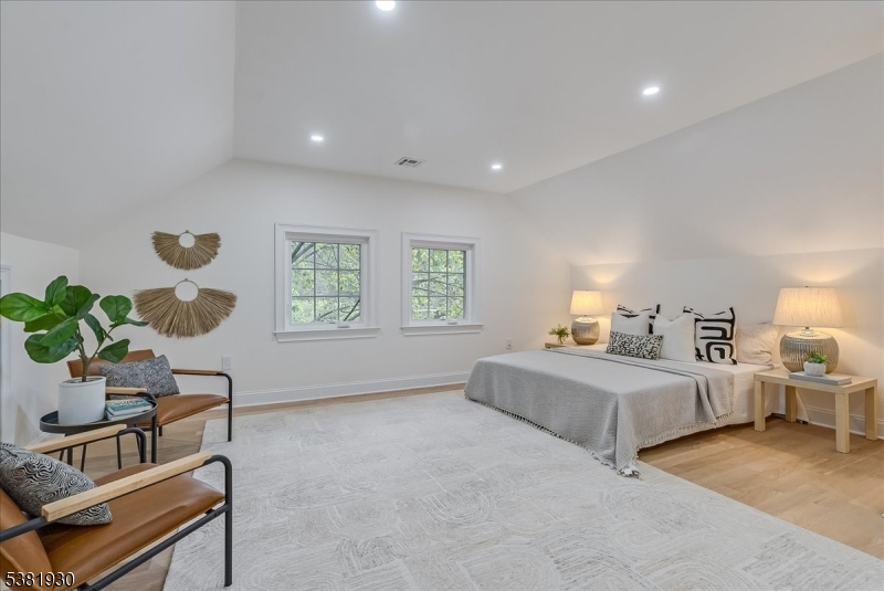 property viewer photo 25