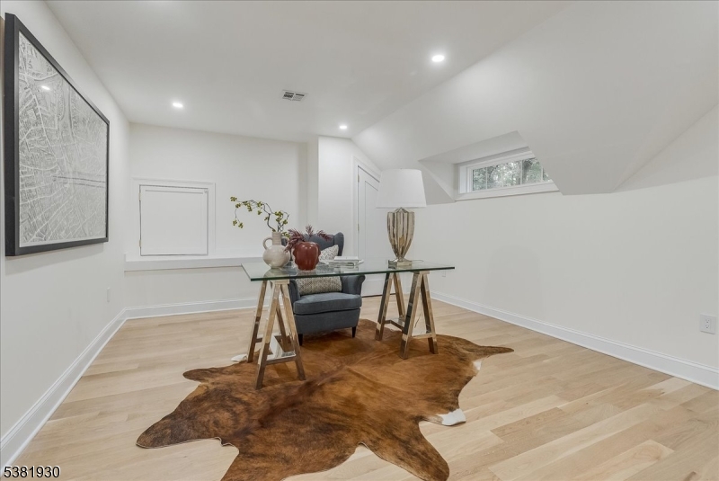 property viewer photo 26