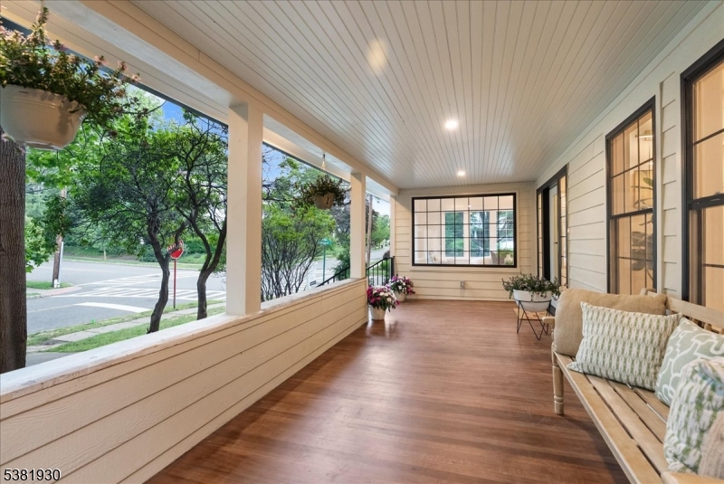property viewer photo 3