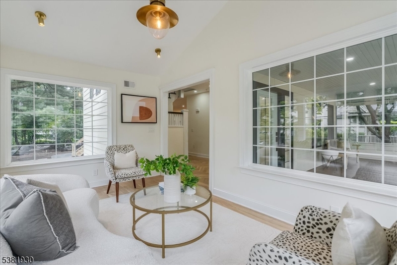 property viewer photo 6