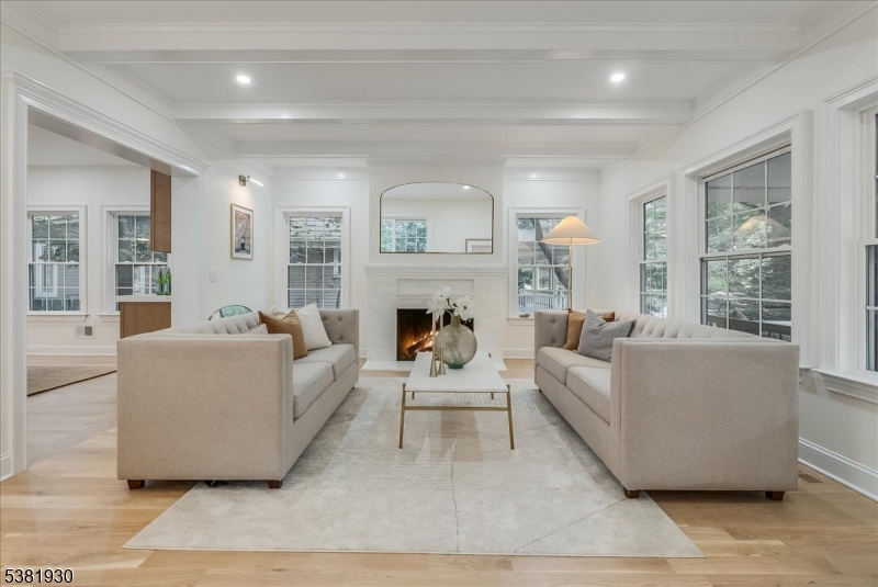 property viewer photo 7