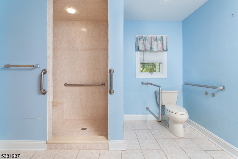 property viewer photo 18