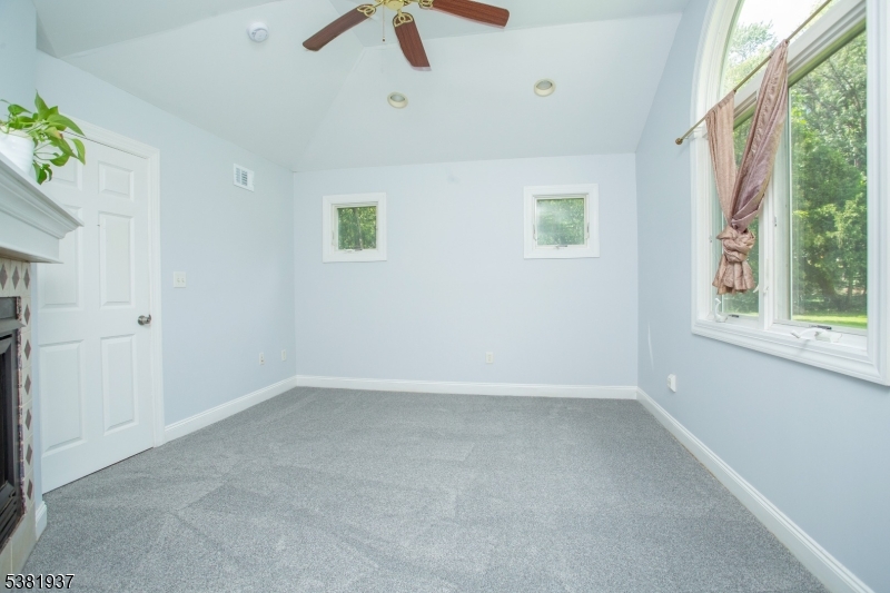 property viewer photo 25