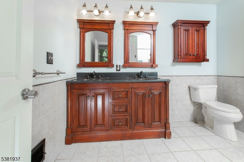 property viewer photo 27