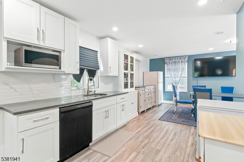 property viewer photo 1