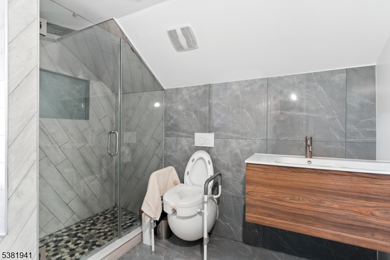 property viewer photo 12