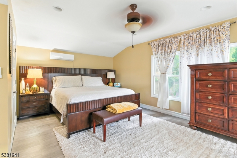 property viewer photo 6