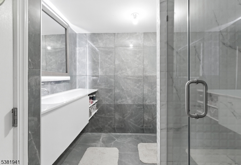 property viewer photo 7