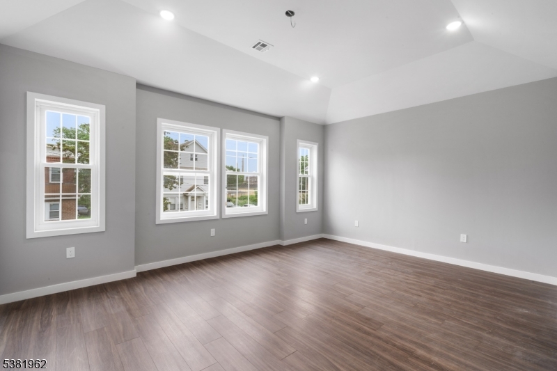 property viewer photo 10