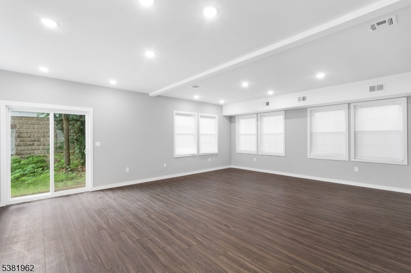 property viewer photo 15