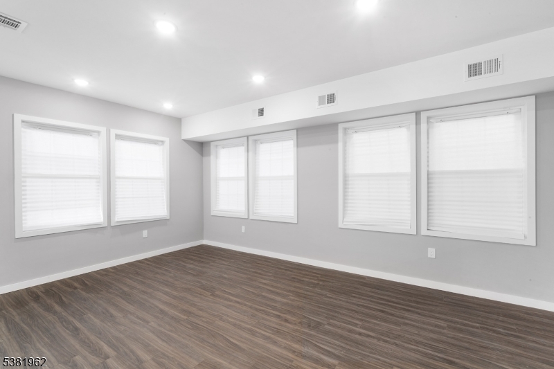 property viewer photo 16