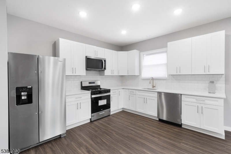 property viewer photo 3
