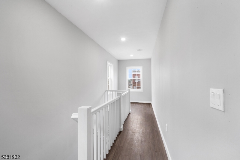 property viewer photo 4
