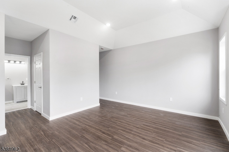property viewer photo 5