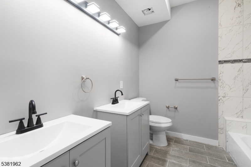 property viewer photo 7