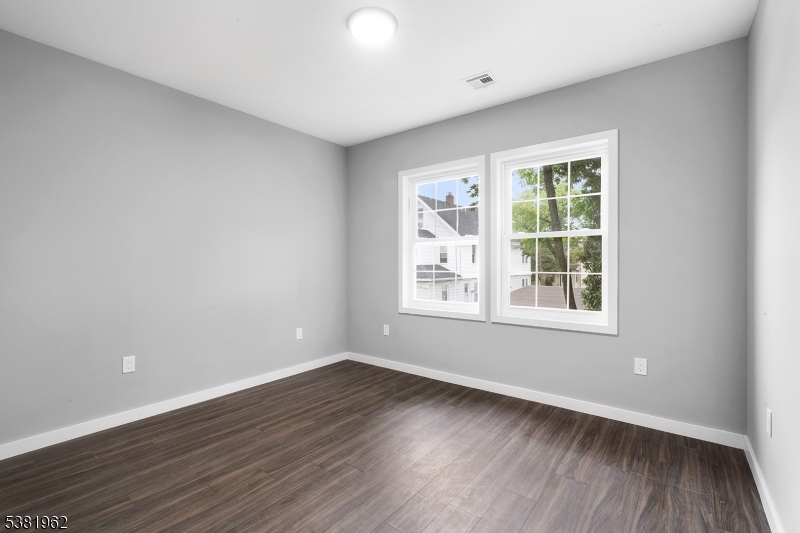 property viewer photo 8