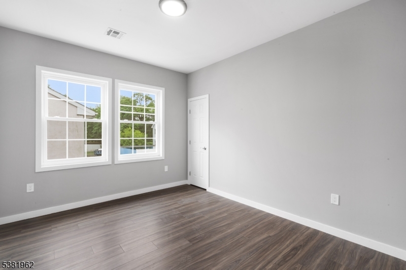 property viewer photo 9