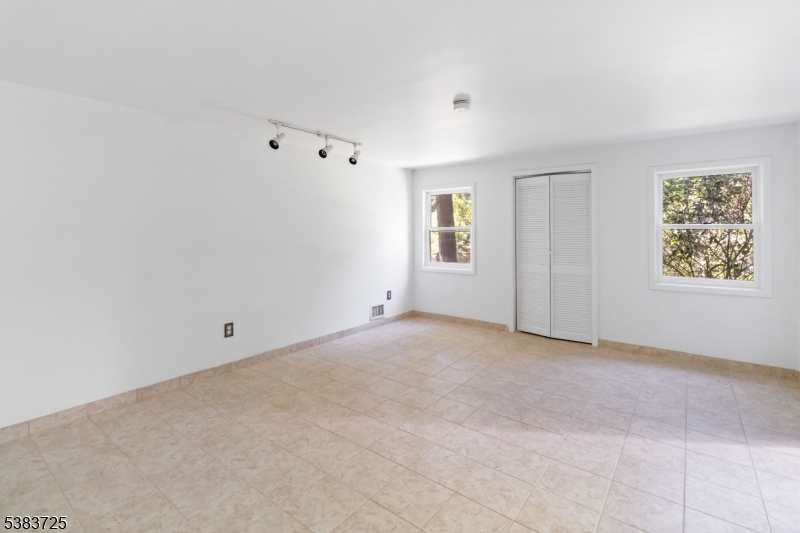 property viewer photo 24