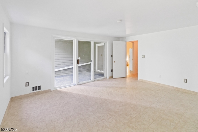 property viewer photo 25
