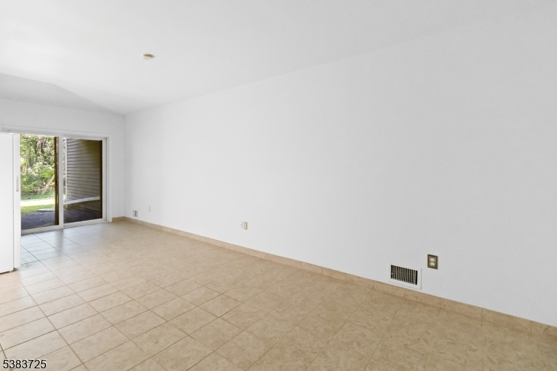 property viewer photo 26