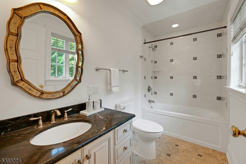 property viewer photo 25